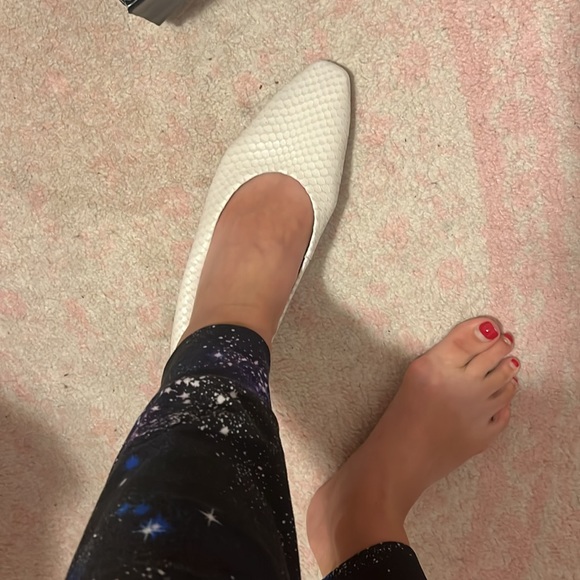 Pretty white/cream flats by Saks never worn - Picture 3 of 4